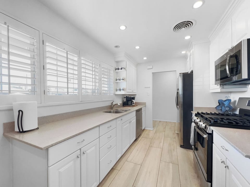House, 2 Queen Beds, Patio, City View (Hazelwood Scottsdale) | Private kitchen | Coffee/tea maker