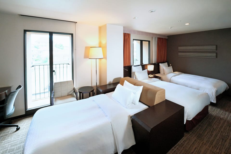Premium bedding, down comforters, in-room safe, desk