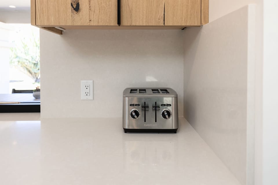 Kitchen amenities