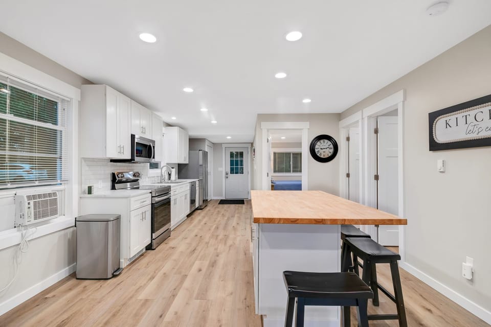 Kitchen w/ Island