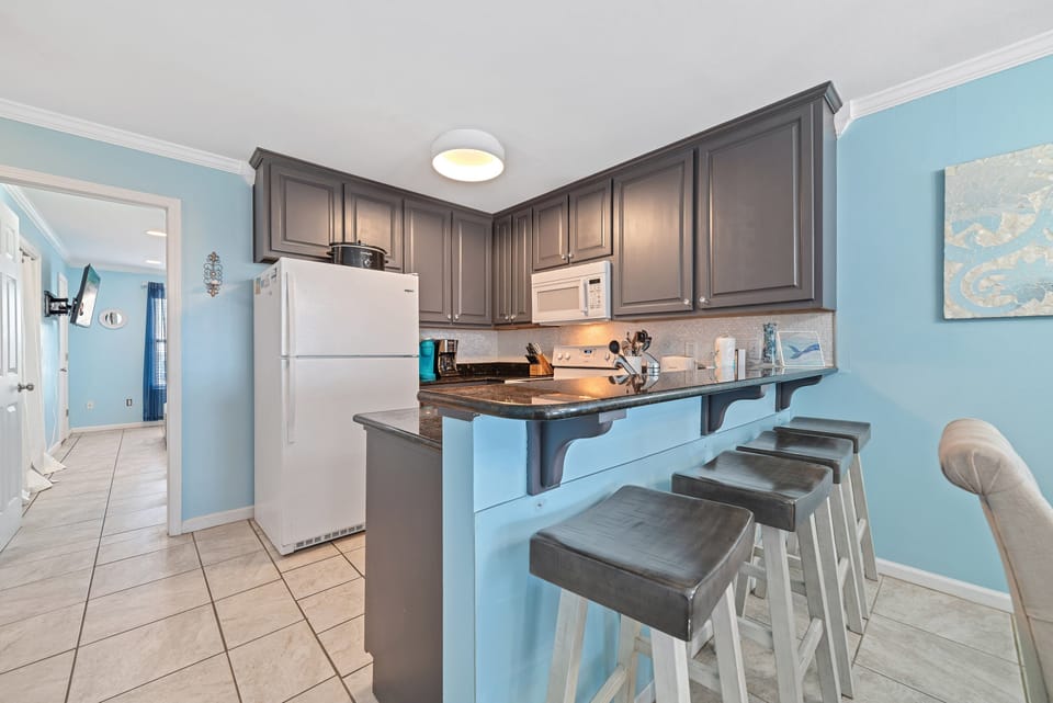 Breakfast bar and kitchen