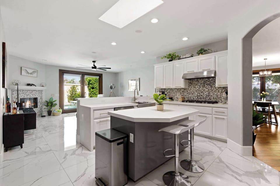 Kitchen bar counter with seating for 2