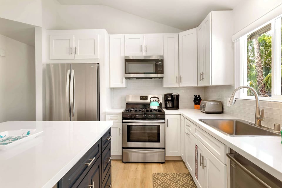 Kitchen features Keurig, toaster oven and more