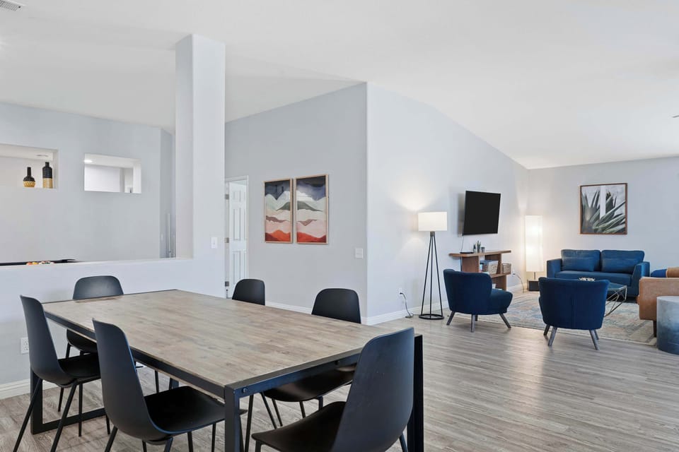 Dining room table with seating for 6