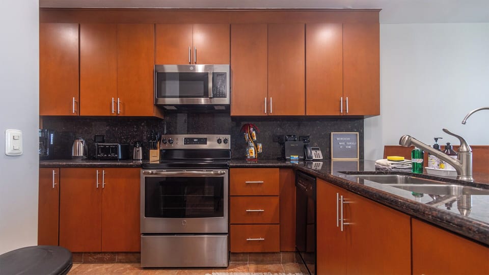 The complete kitchen.