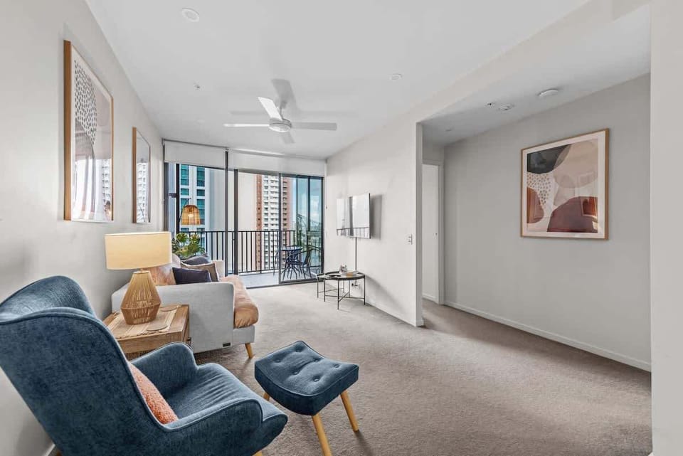 Ducted Air-Con, Overhead Fan, Smart TV, Fast WiFi...