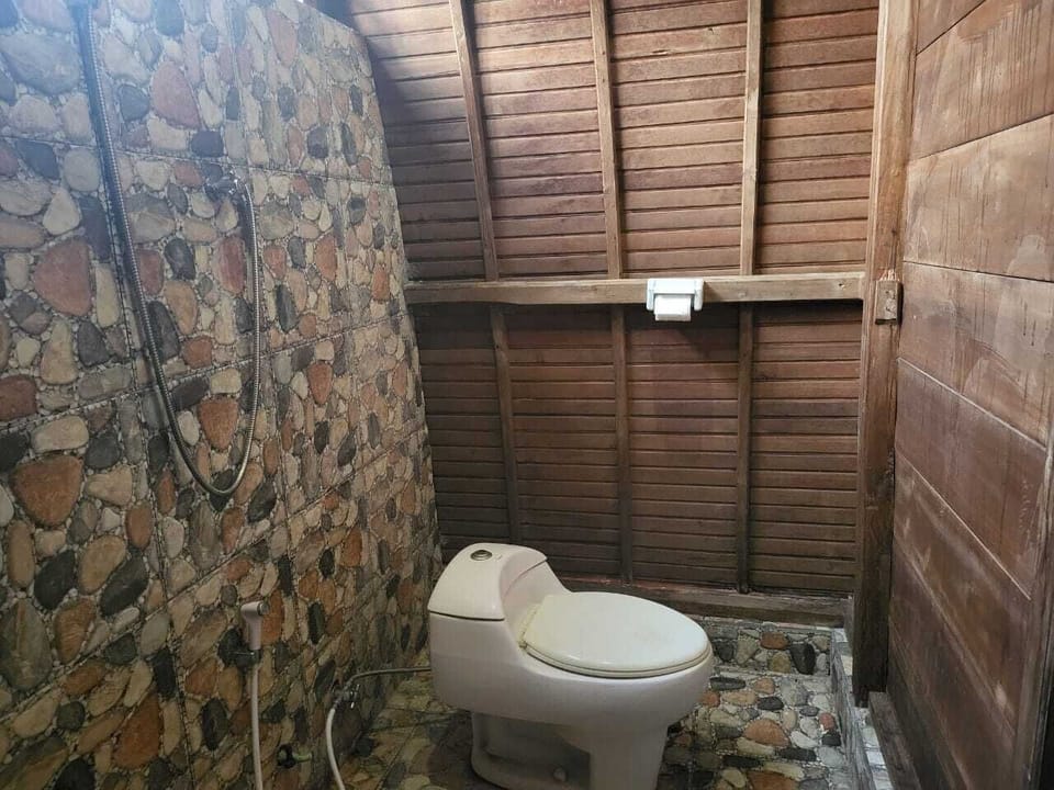 Deluxe Single Room, Garden View | Bathroom | Shower, towels, soap, toilet paper