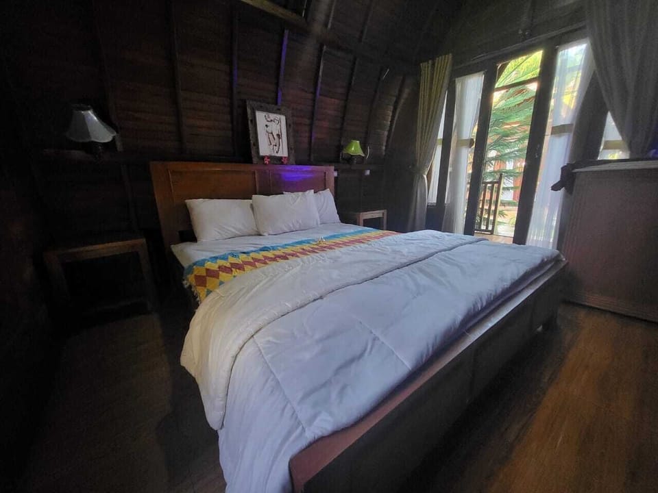 Deluxe Single Room, Garden View | Desk