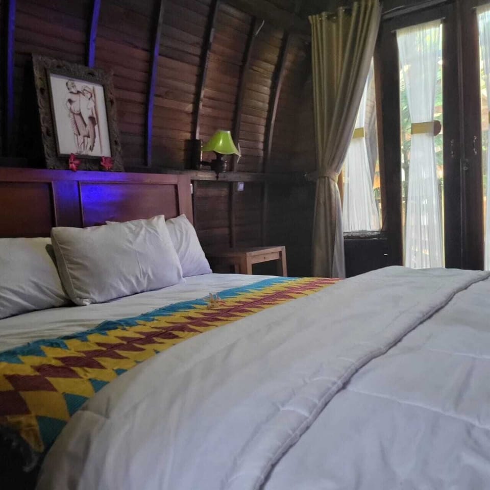 Deluxe Single Room, Garden View | Desk