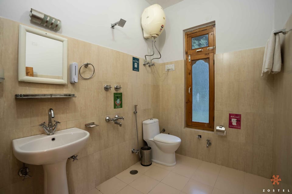 Deluxe Quadruple Room, Balcony, Mountain View | Bathroom | Shower