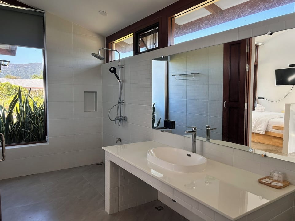 Standard Villa, Garden View | Bathroom | Free toiletries, bidet, soap, shampoo