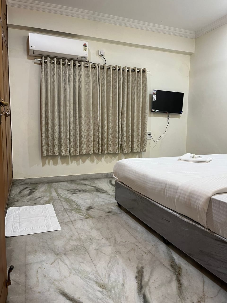 Business Room | Free WiFi