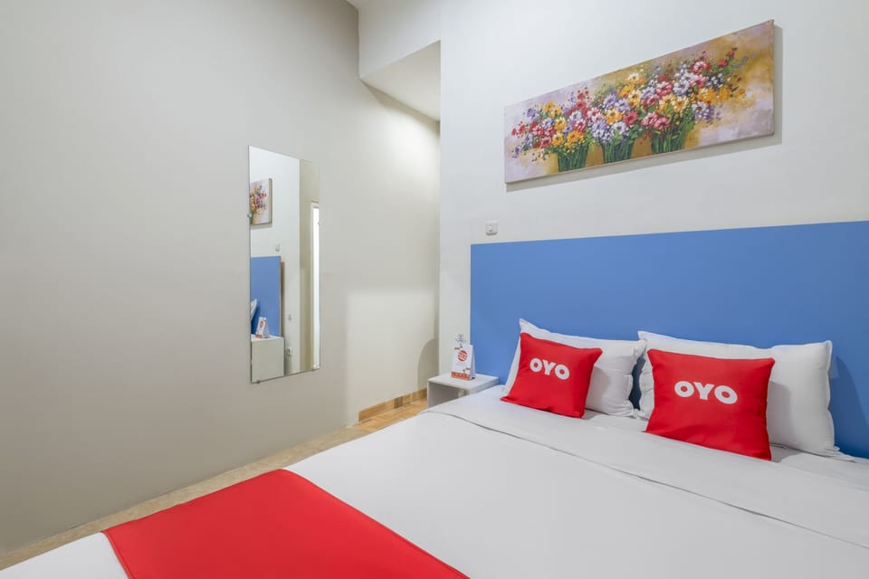Laptop workspace, free WiFi, bed sheets