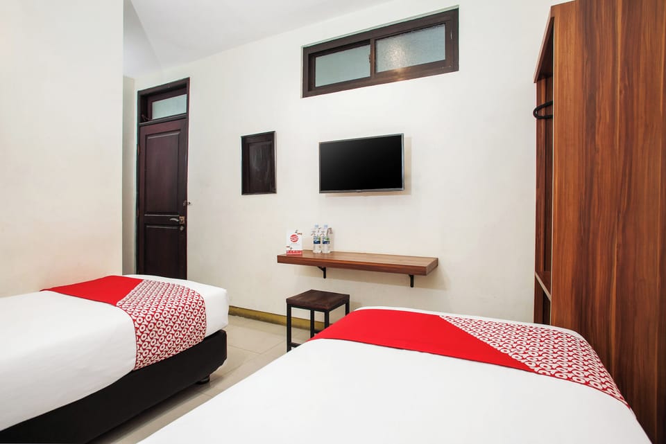 Deluxe Twin Room | Laptop workspace, free WiFi, bed sheets