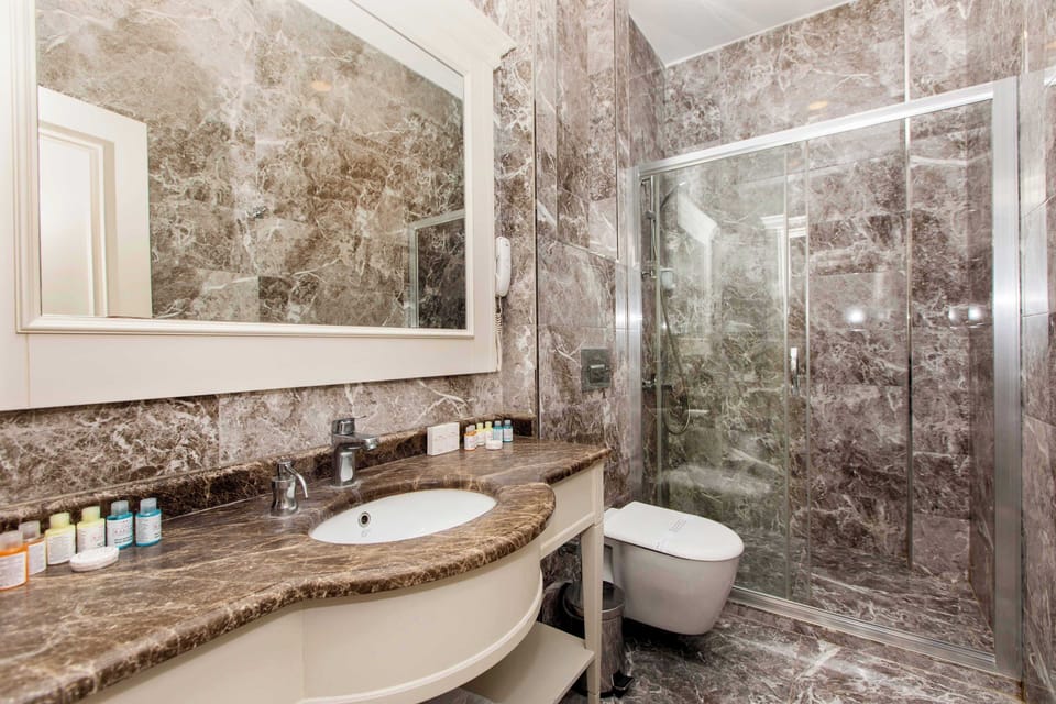 Deluxe Room | Soundproofing, free WiFi, bed sheets