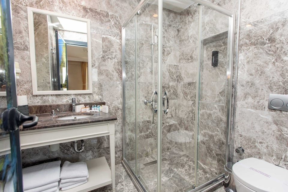 Family Room | Soundproofing, free WiFi, bed sheets