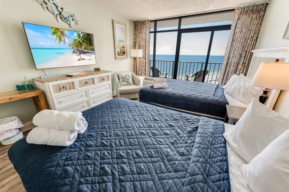 Large Living Area with Views of the Ocean, Beautifully Decorated
