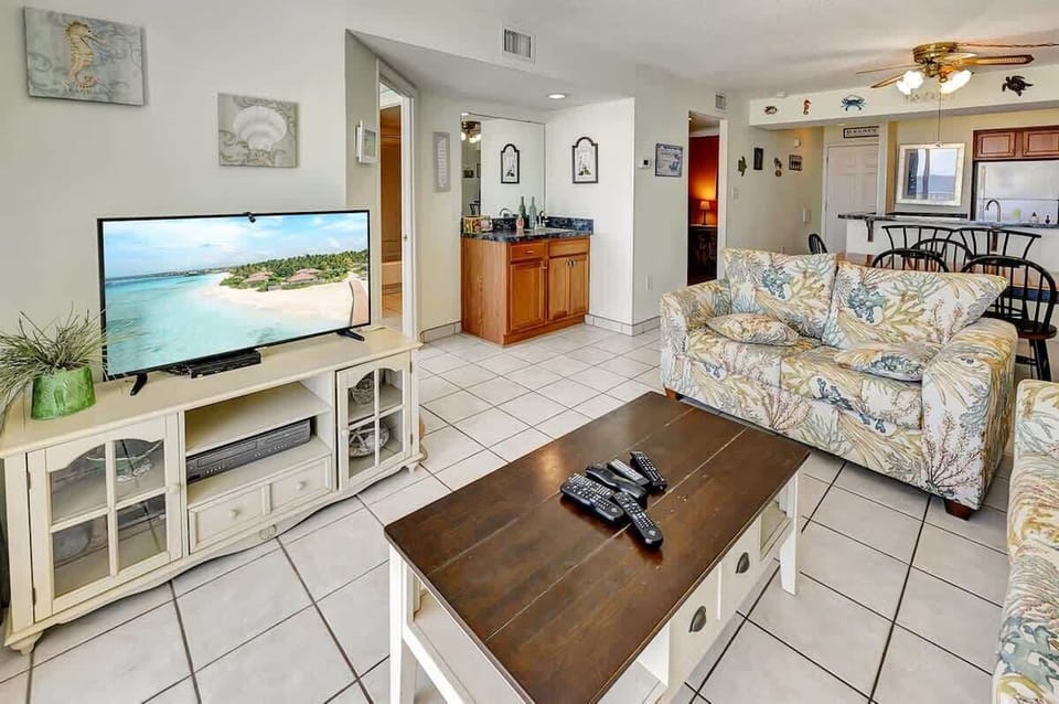 Large Living Area with Views of the Ocean, Beautifully Decorated