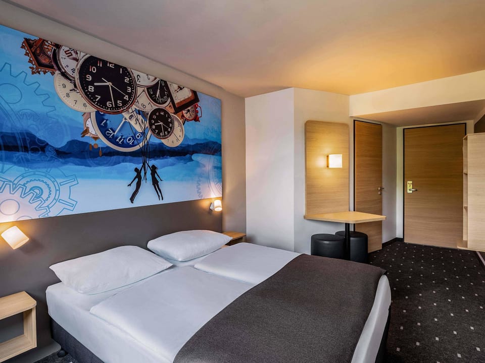 Double Room (French bed) | Desk, soundproofing, WiFi (free), bed sheets