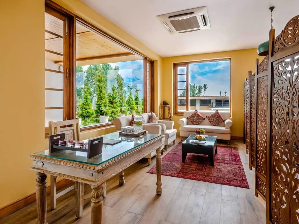 Sauna, steam room, 2 treatment rooms