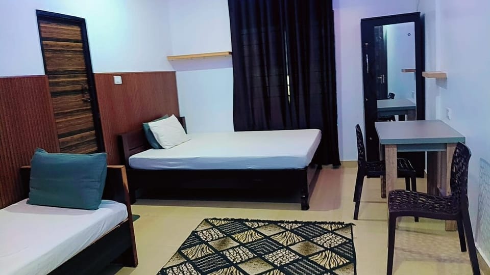 Deluxe Single Room, 1 Bedroom, Smoking, Air conditioning | Laptop workspace, bed sheets