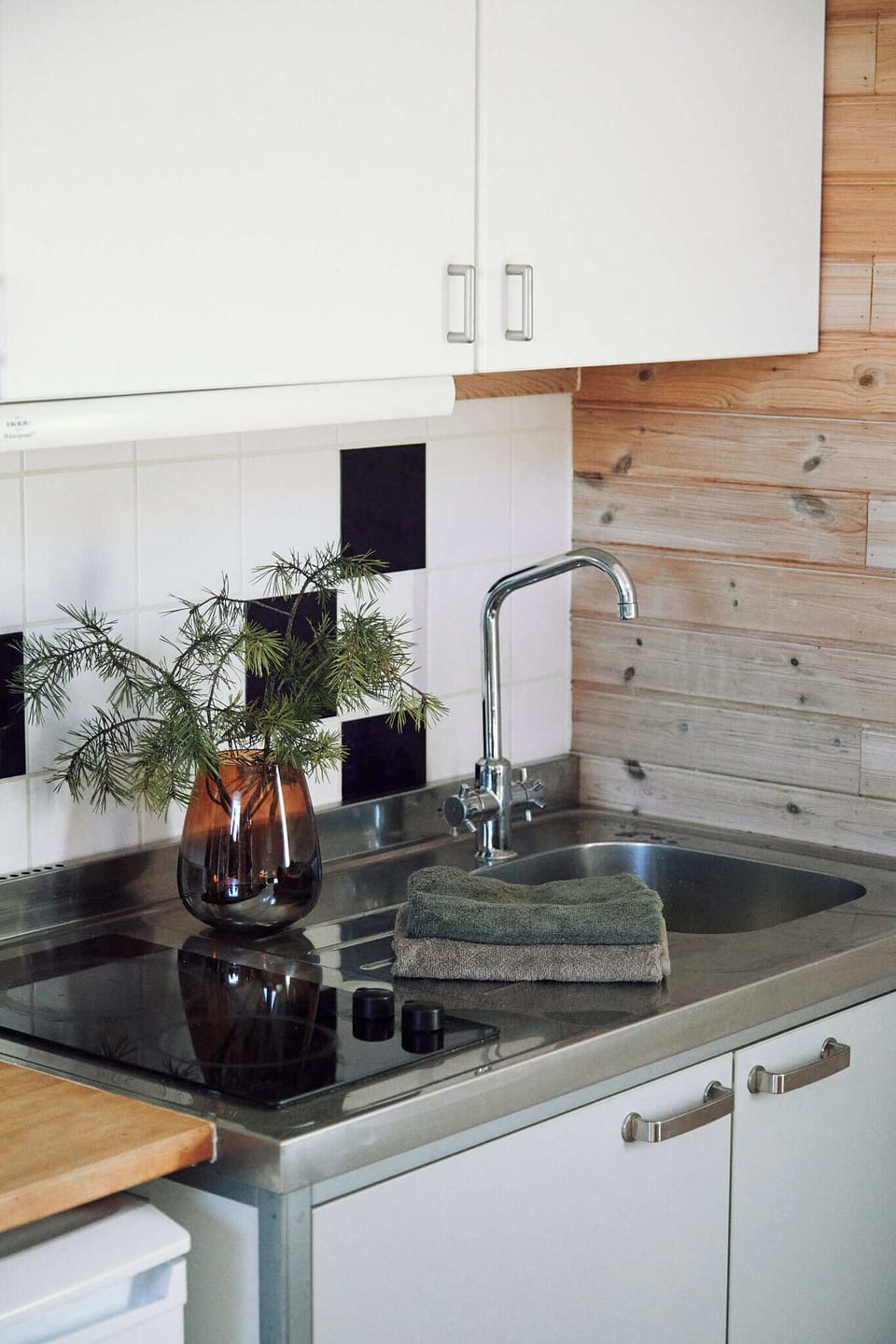 Cabin | Private kitchen | Electric kettle, highchair