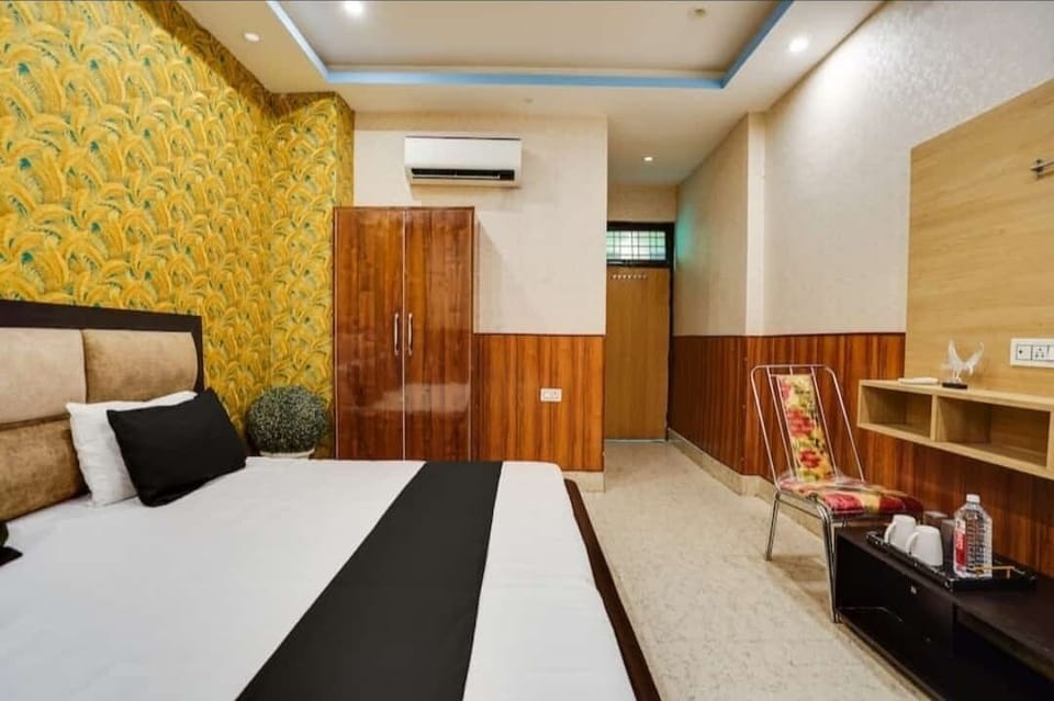Deluxe Room, 1 King Bed, Non Smoking