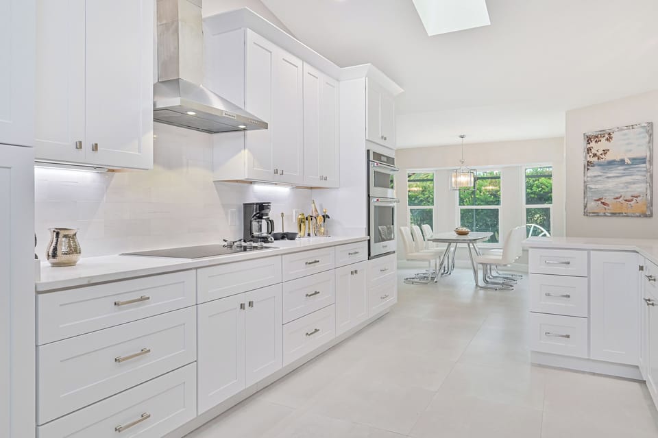Bonita Vanderbilt - Fully equipped custom kitchen with breakfast bar