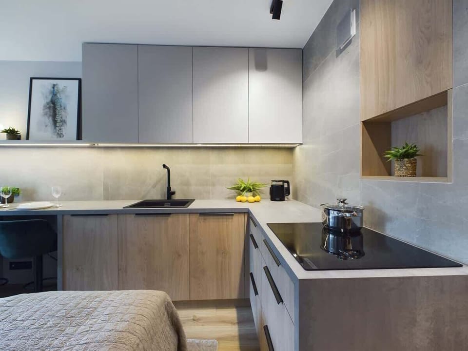 A well-equipped kitchen, perfect for exploring.