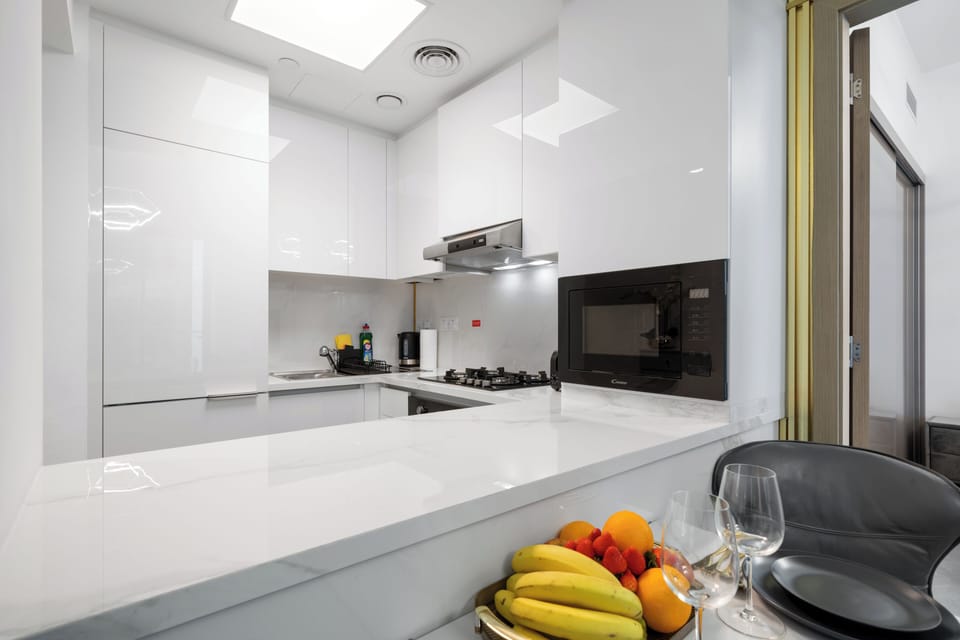 Deluxe Apartment, Balcony, City View | Private kitchen | Microwave, oven, stovetop, electric kettle