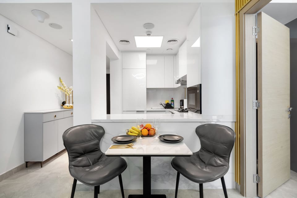 Deluxe Apartment, Balcony, City View | Dining room