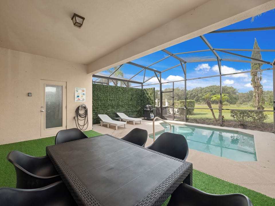 Luxurious Pool and Spa  (Pool/Spa Heat & Grill Rentals Available for Additional Fee)
