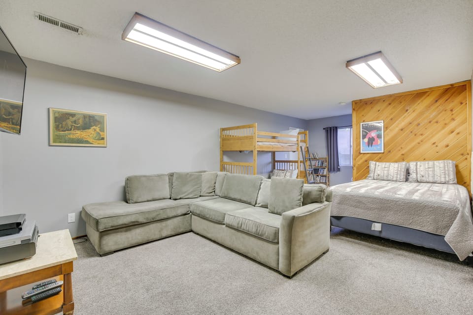 House (5 Bedrooms) | Interior