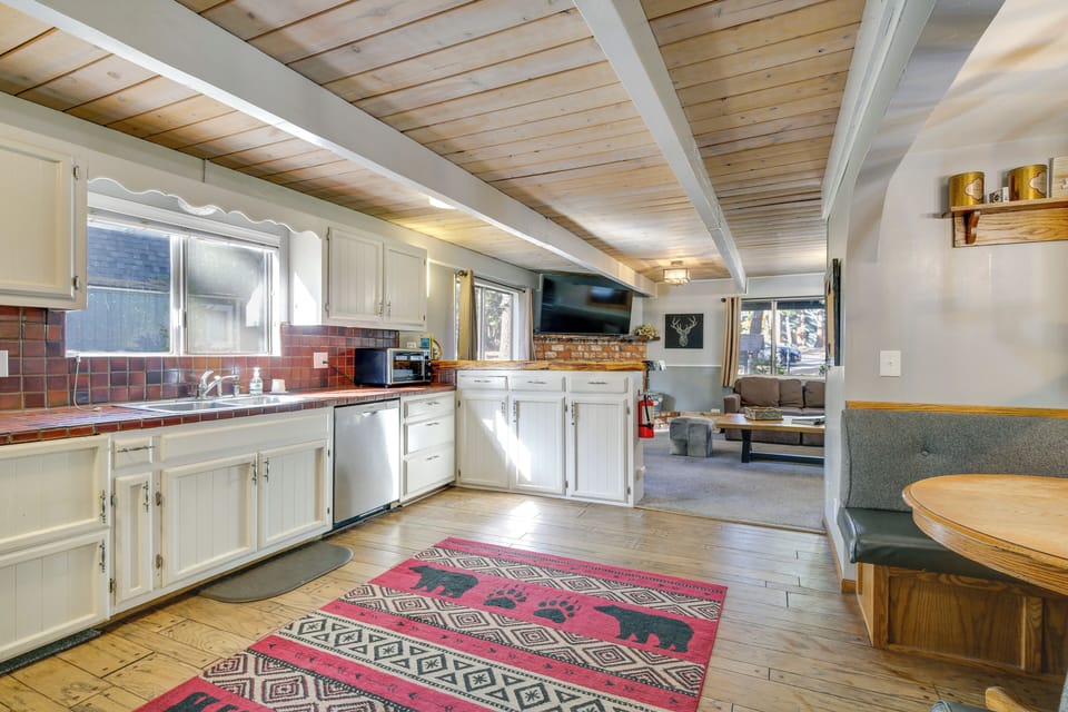 House (5 Bedrooms) | Interior
