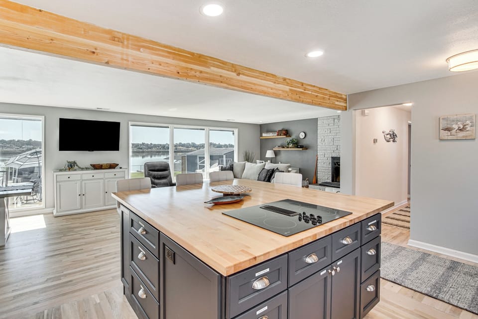 House (5 Bedrooms) | Interior
