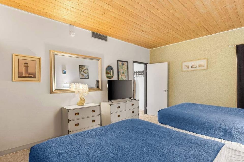Inviting guest room with two beds, thoughtful furnishings, and a cozy lodge feel—great for friends or family stays.