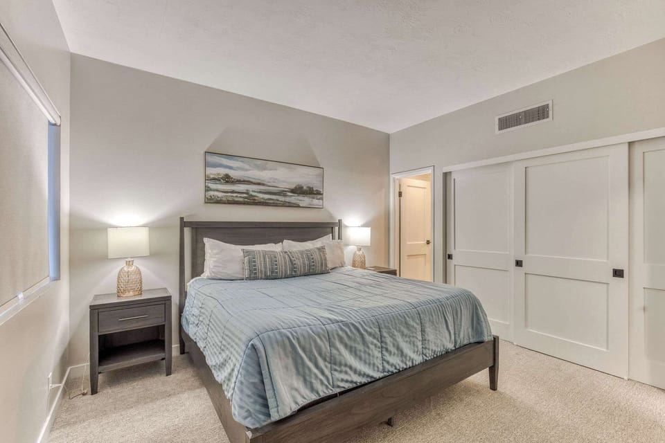 Settle into this tranquil bedroom and enjoy a rejuvenating stay in the cozy bed.