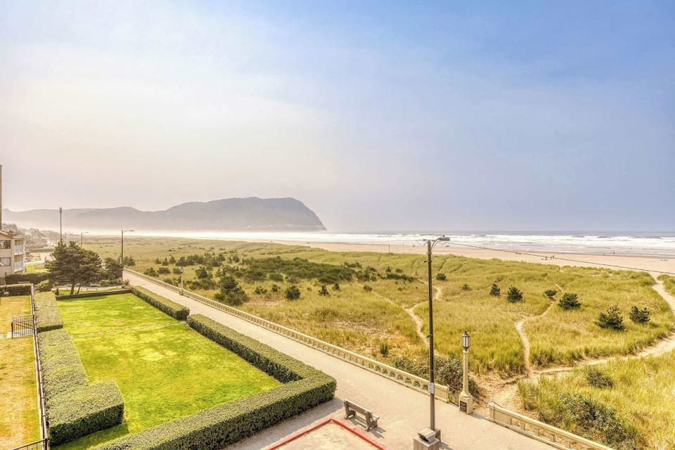 Just a couple of steps from the Promenade and beach!
