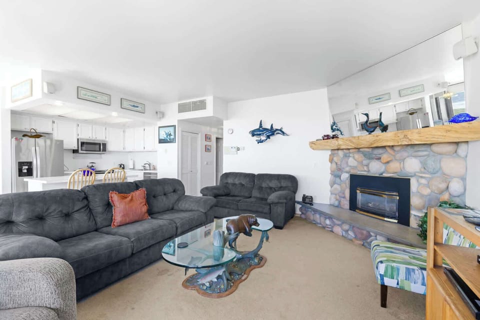 Spacious and inviting! Enjoy the open layout, offering comfort for lounging, dining, and cooking with ease.