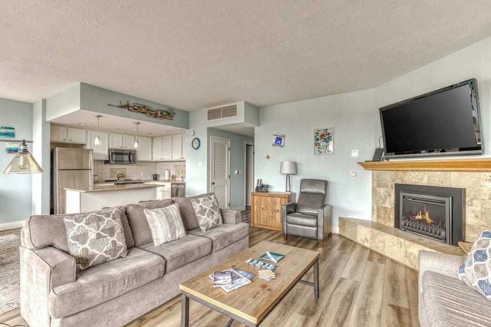 Your home away from home! Cozy fireplace, TV, & open kitchen – everything you need. Book your escape!