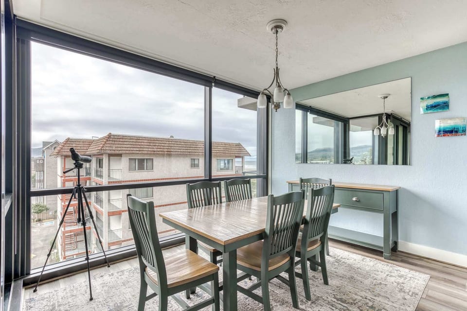 Savor the scenery! Enjoy breakfast with a view in our comfortable dining space.