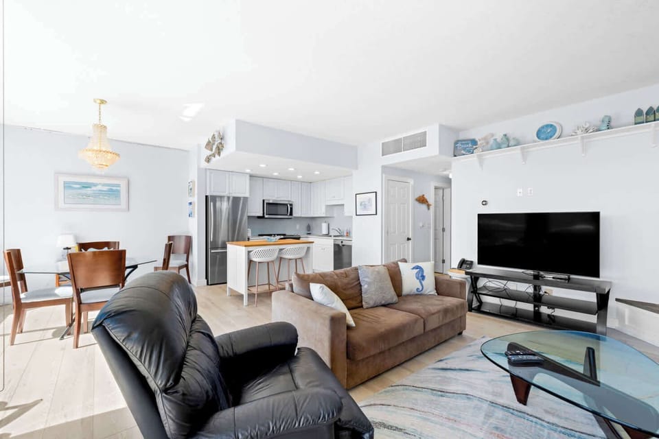This bright and airy space offers a large flat-screen TV, a fully equipped kitchen, and ample dining space for all.