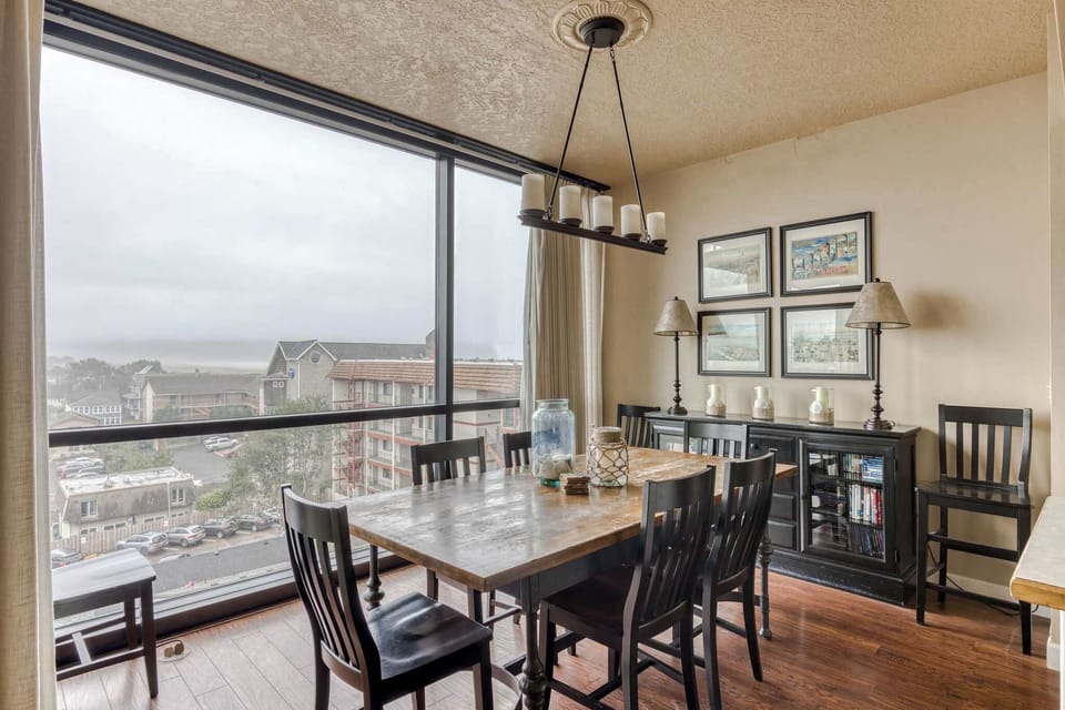Breathtaking views from your comfortable dining area! This space features a large table, ample seating, and an abundance of natural light showcasing the outdoor vista.
