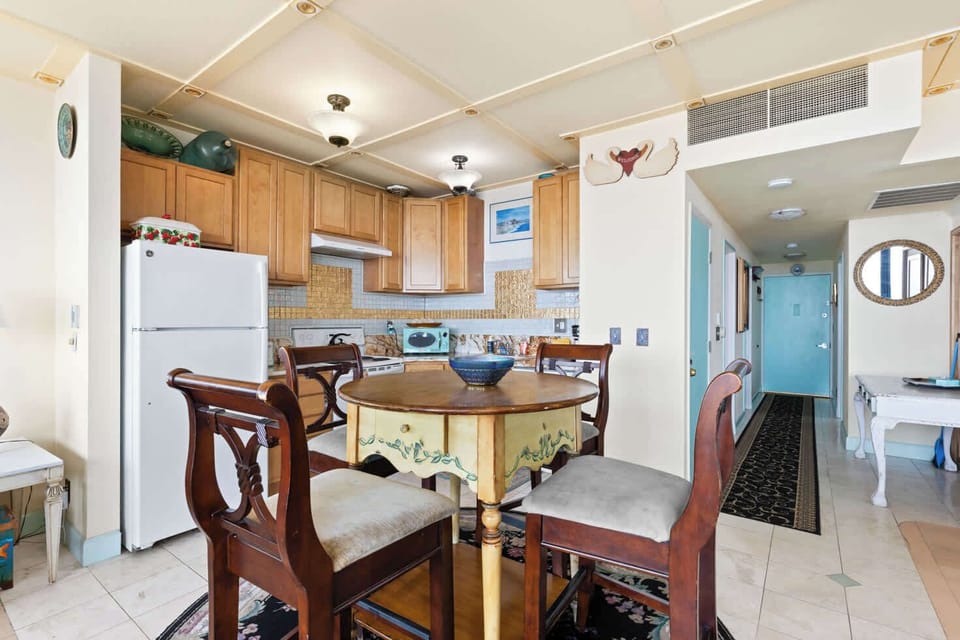 Seating for everyone and an open floor plan means everyone is involved.