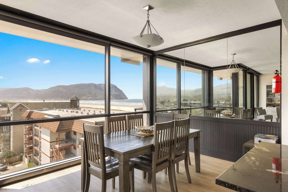 Take in a meal with plenty of natural lighting and scenic views of Seaside!