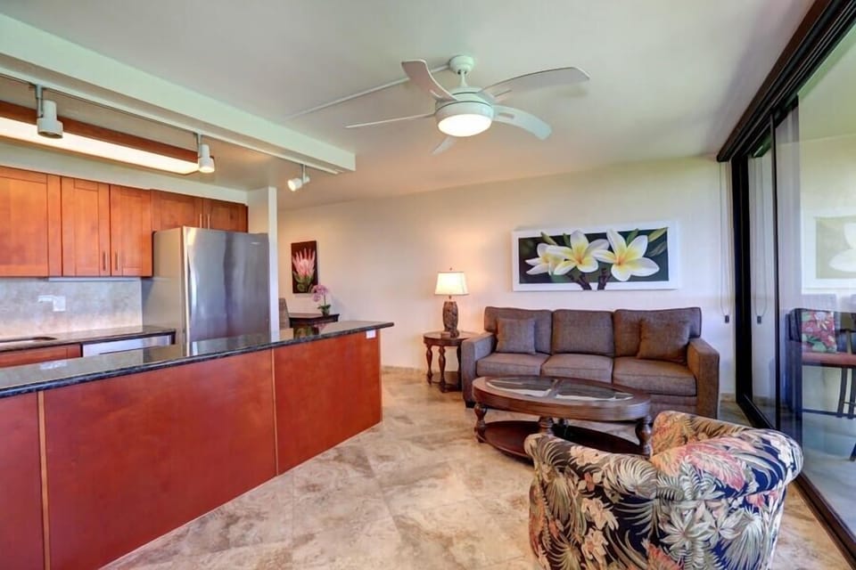 Condo, 1 Bedroom | Living area
