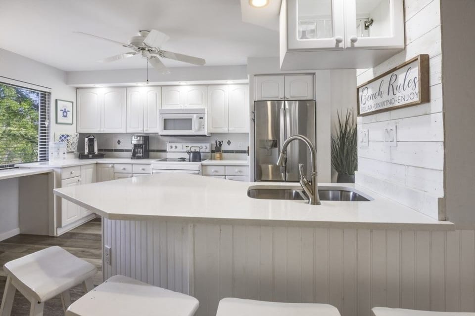 Condo, 2 Bedrooms | Private kitchen