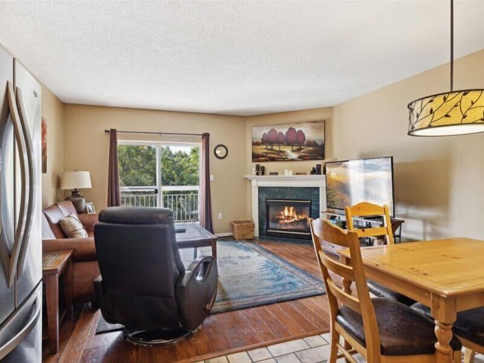Spacious Living Room with Gas Fireplace, Sleeper Sofa and SMART TV with Cable & WIFI throughout vacation rental