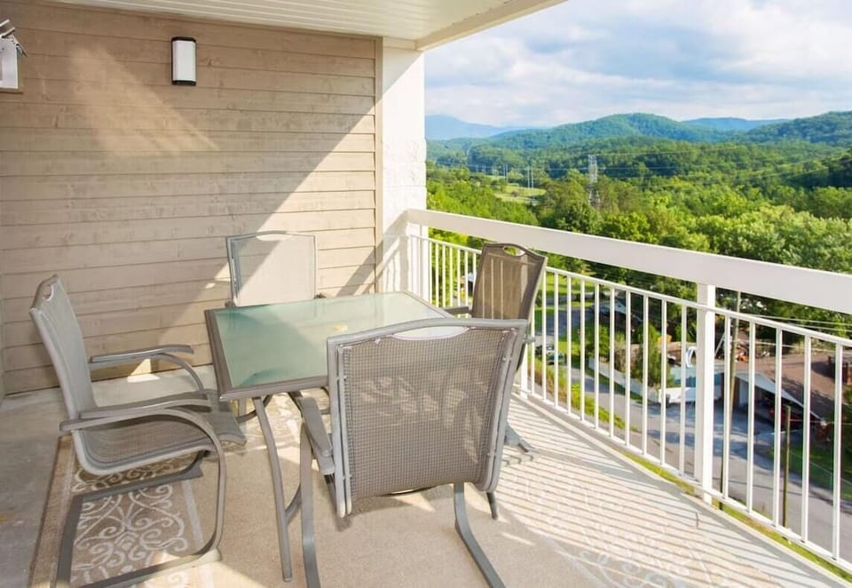 Private Balcony with "Mountain" View from your Pigeon Forge Condo