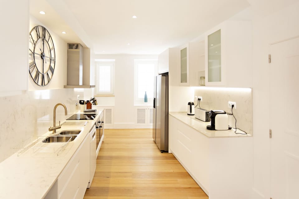 House | 4 bedrooms, desk